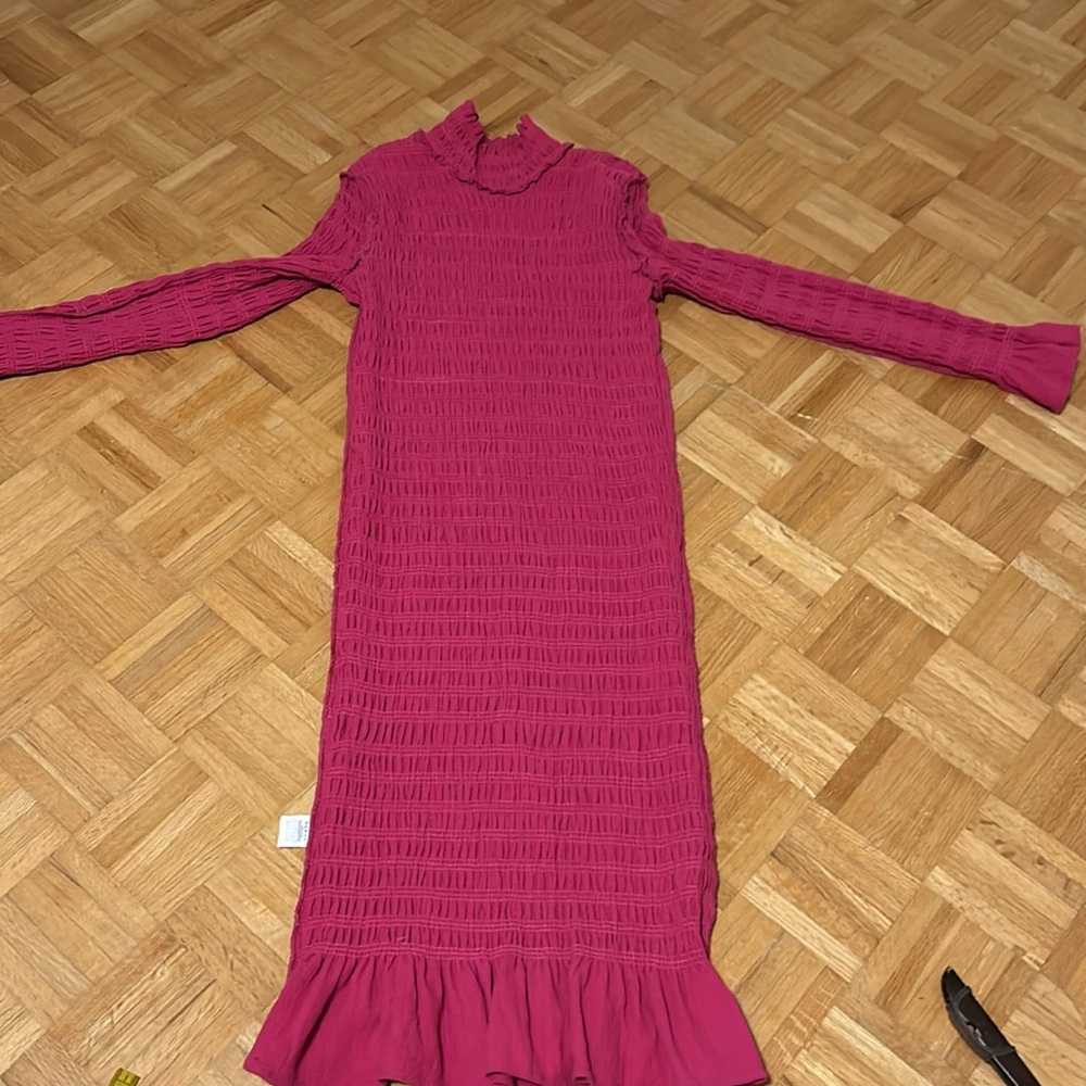 Never fully dressed. - Picture 5 of 12